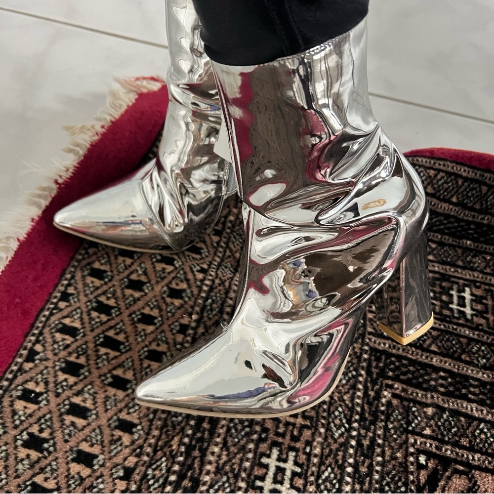 Source Unknown Metallic Silver Heeled Boots